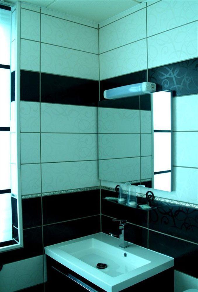 Chic'O Rail Hotel Sint-Omaars Buitenkant foto